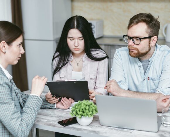 pexels-mikhail-nilov-7731327 Pflichtteil einfordern: So gehen Sie vor